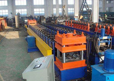 China Galvanisierte Stahllandstraßen-Leitschienen-Rolle, die Maschine mit einfacher Operation bildet fournisseur