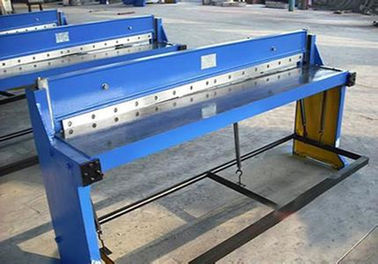China Hydraulisches Schwingen-Strahln-Metallmanuelle scherende Maschine mit flexiblem Betrieb fournisseur